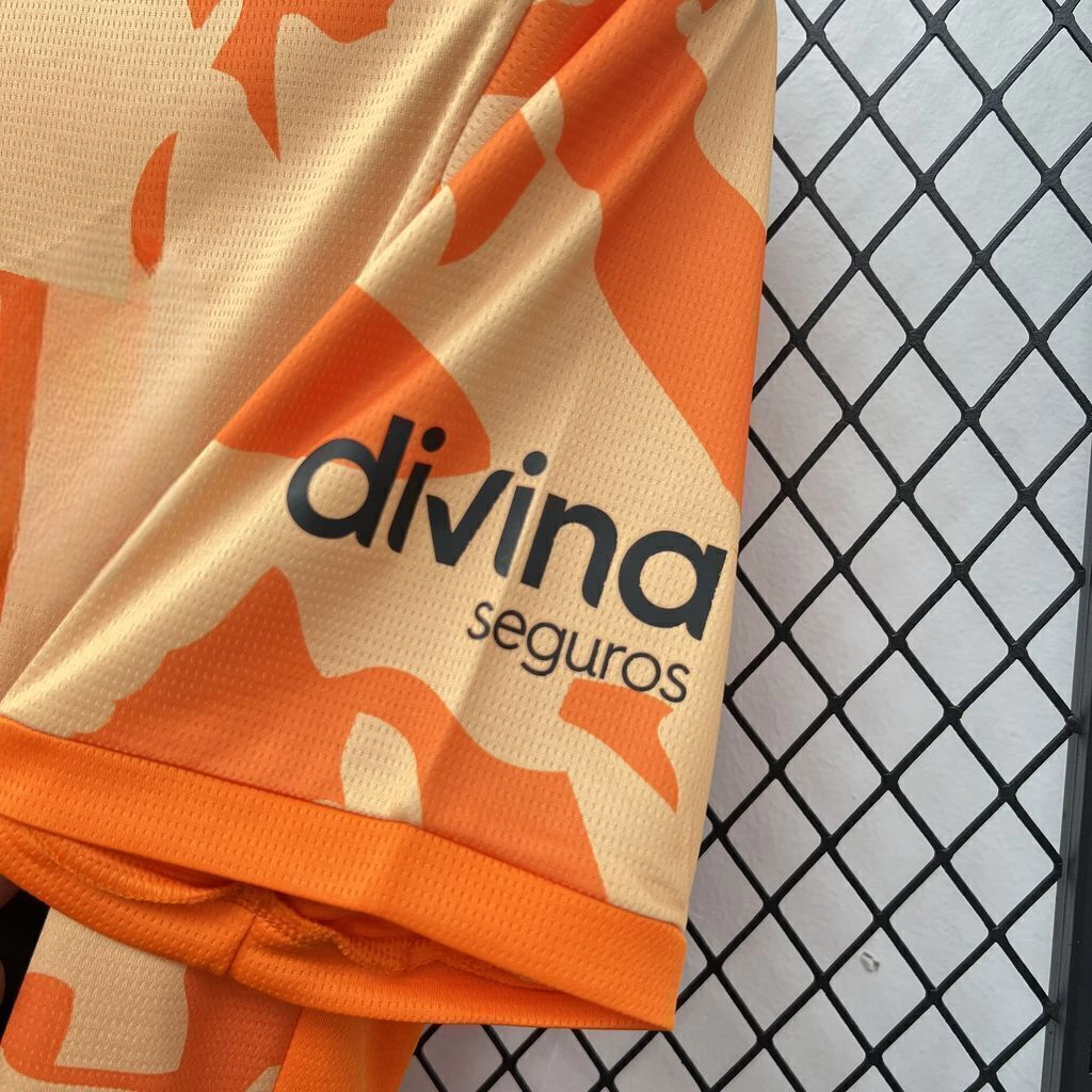 Camiseta Valencia 25-26, Edici�n especial (Versi�n retro)