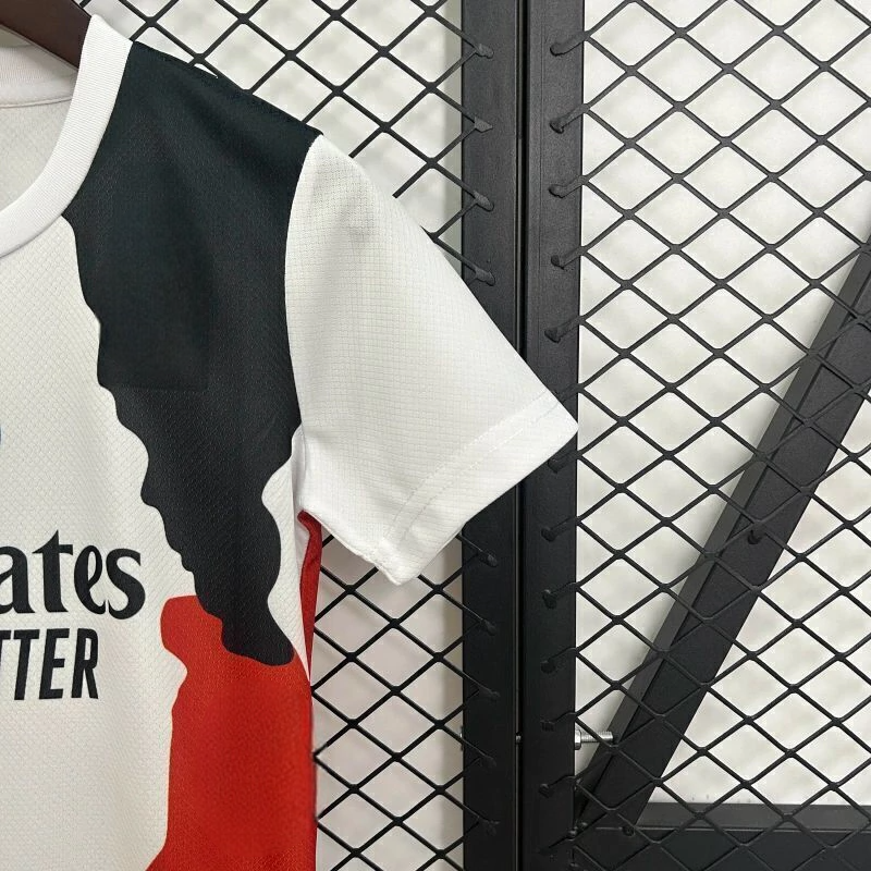 Equipaci�n Cristiano Ronaldo, edici�n conmemorativa