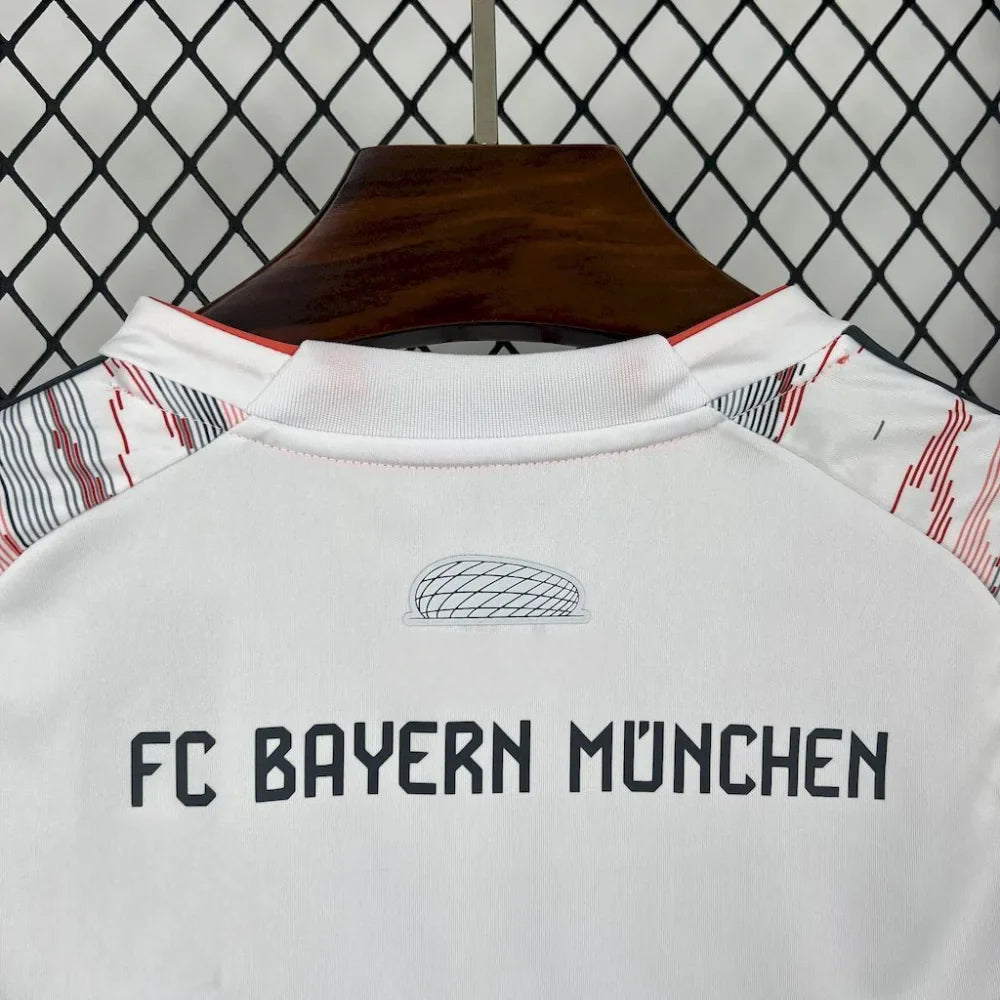 Camiseta Bayern Munich 25-26, Visitante, Mujer