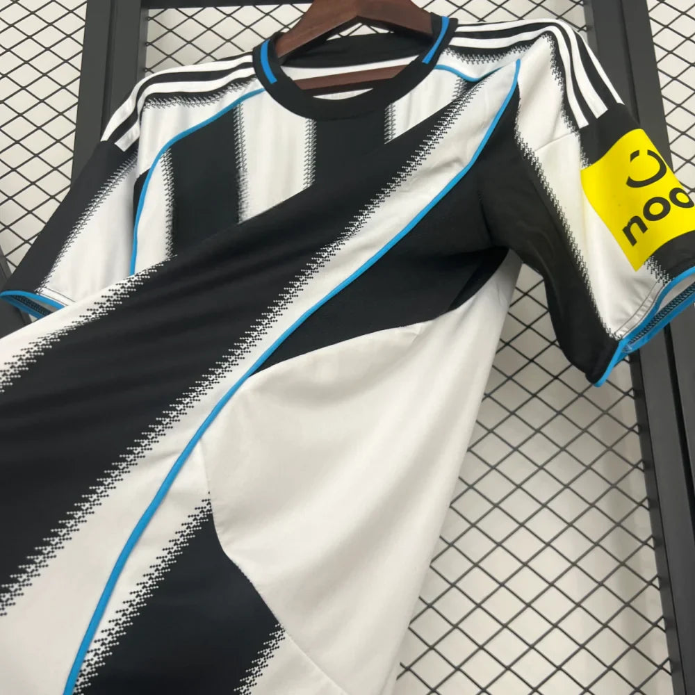 Camiseta Newcastle 25-26, Local