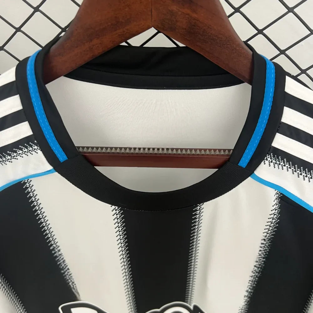 Camiseta Newcastle 25-26, Local