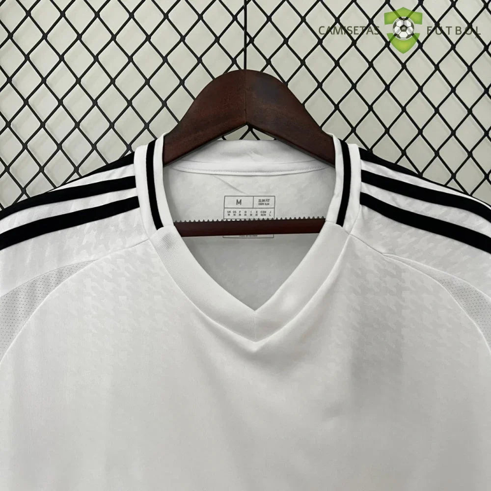 Camiseta R.M. 24-25, Local
