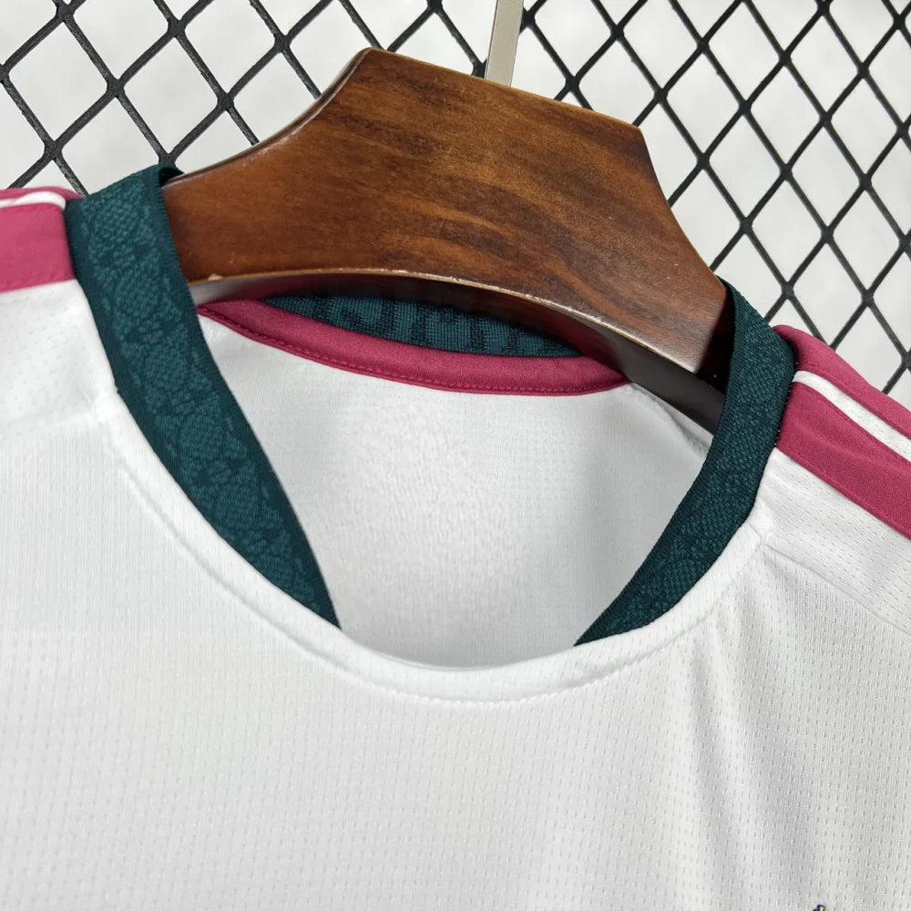 Camiseta R.M. 26-27, Local