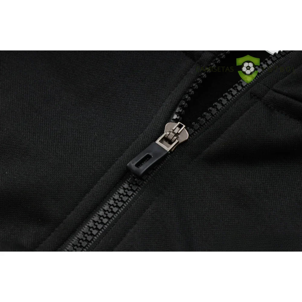 Chandal Alemania 24-25, media cremallera con capucha, Modelo 2