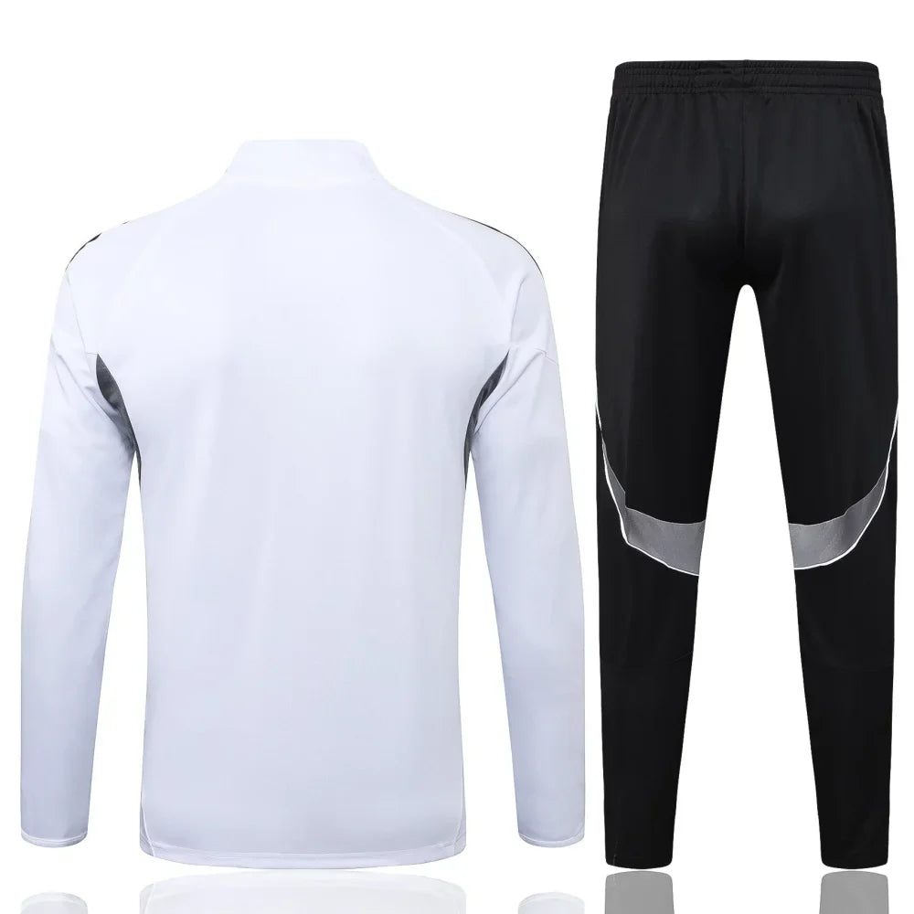 Chandal Alemania 25-26, cremallera completa, Modelo 4