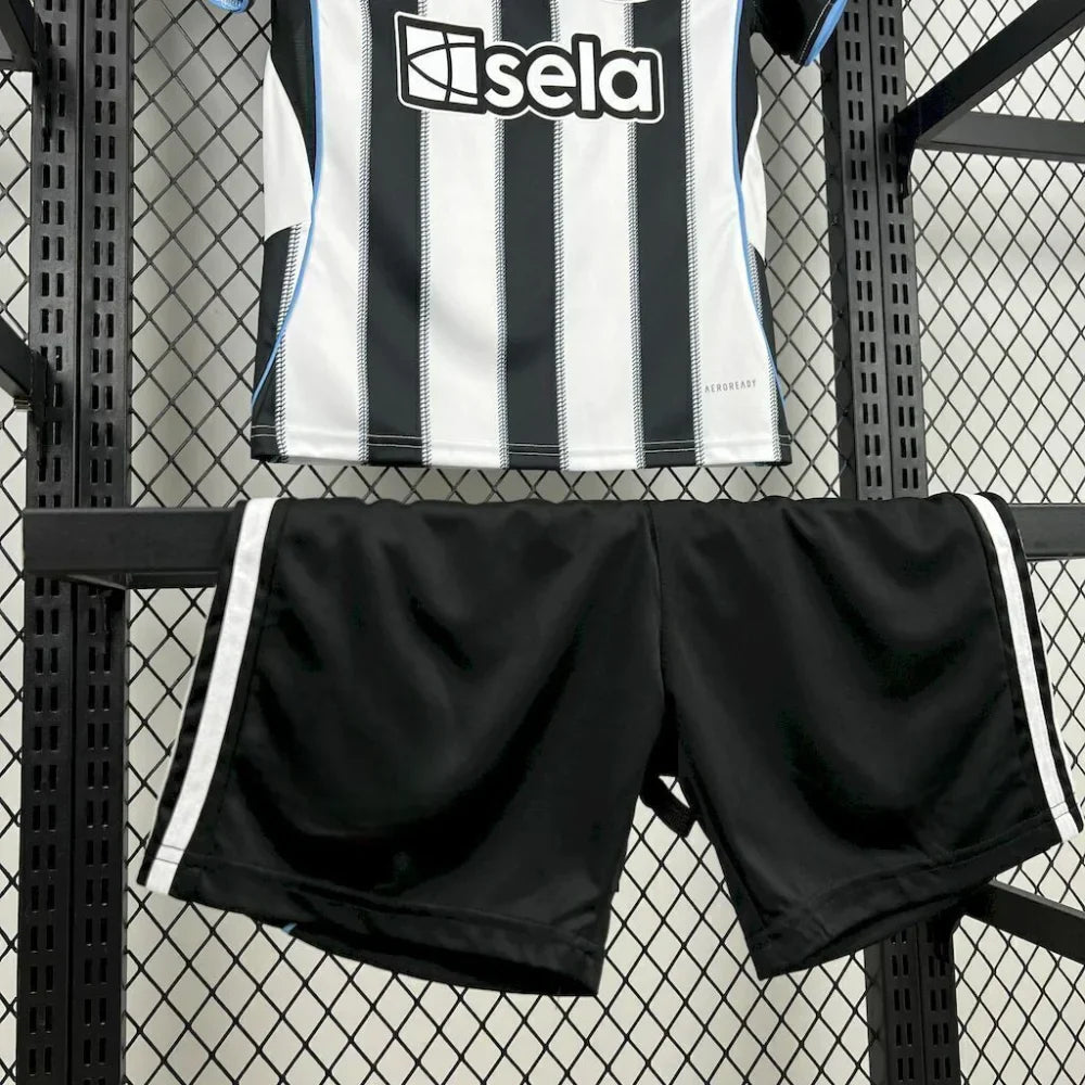 Equipaci�n Newcastle 25-26, Local, Ni�o