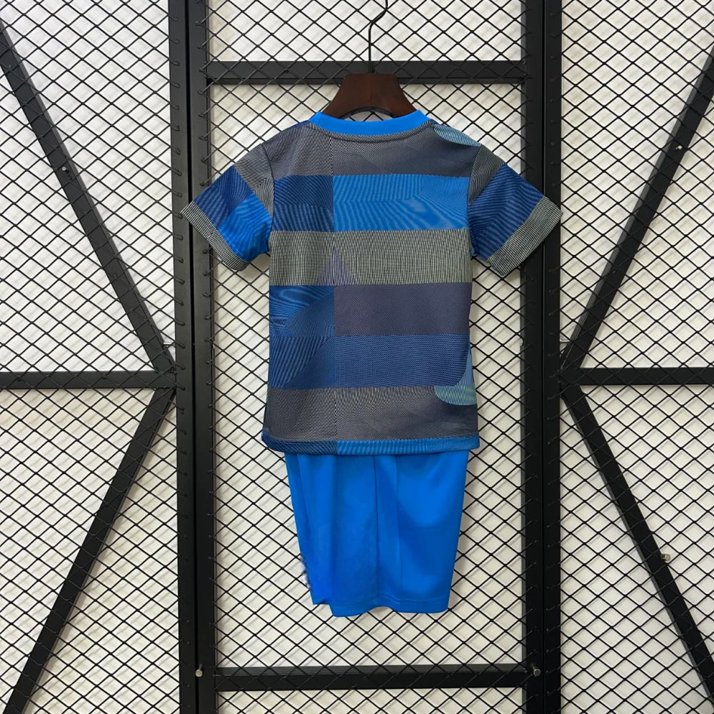 Equipacion R.M. 25-26, Entrenamiento, Nino